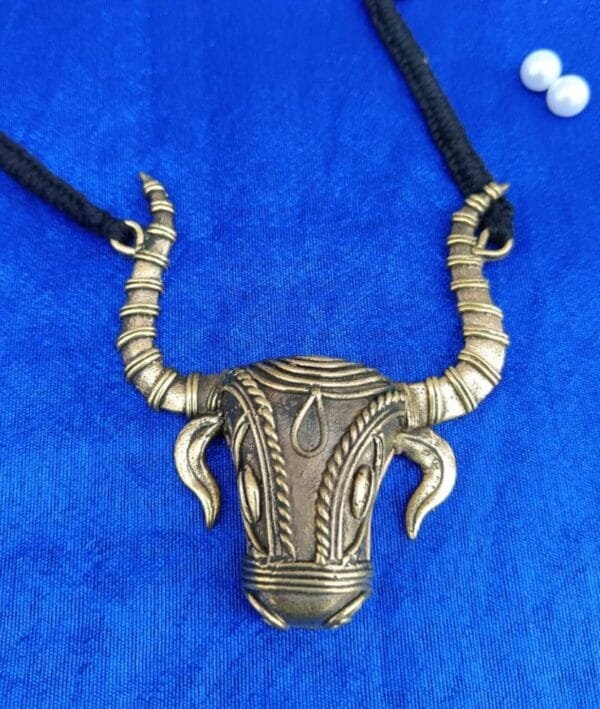 Bull Pendent